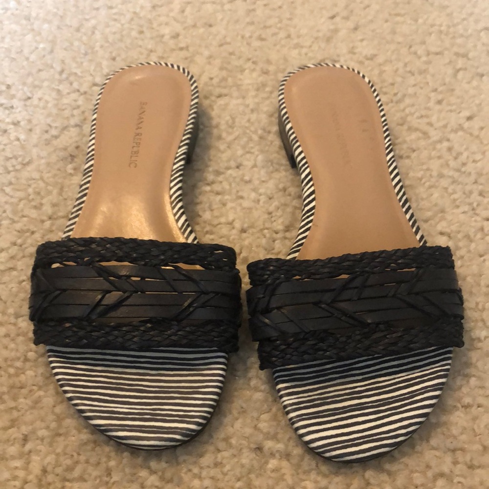 Banana Republic Navy and white slides